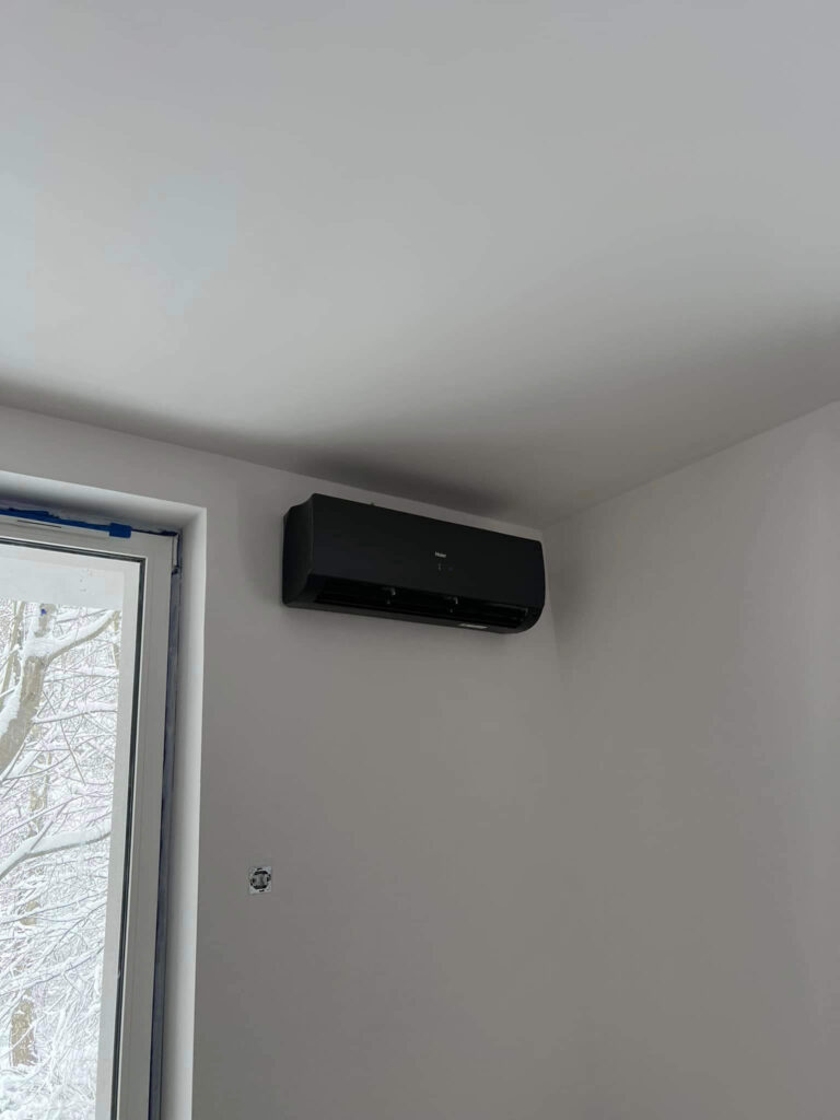 klimatyzacja kraków - poprawa jakości powietrza dzięki wiszącemu na ścianie klimatyzatorowi